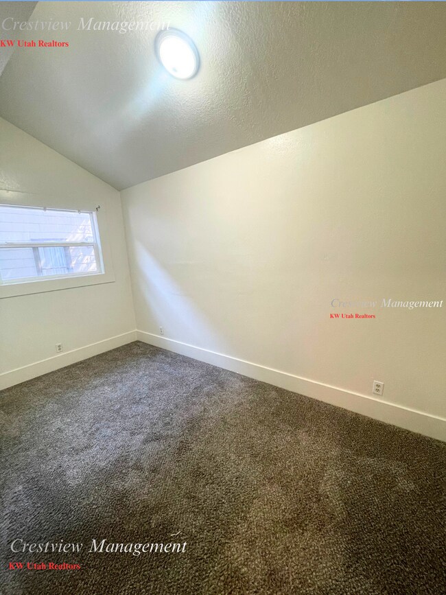 Building Photo - Liberty - Bell Duplex