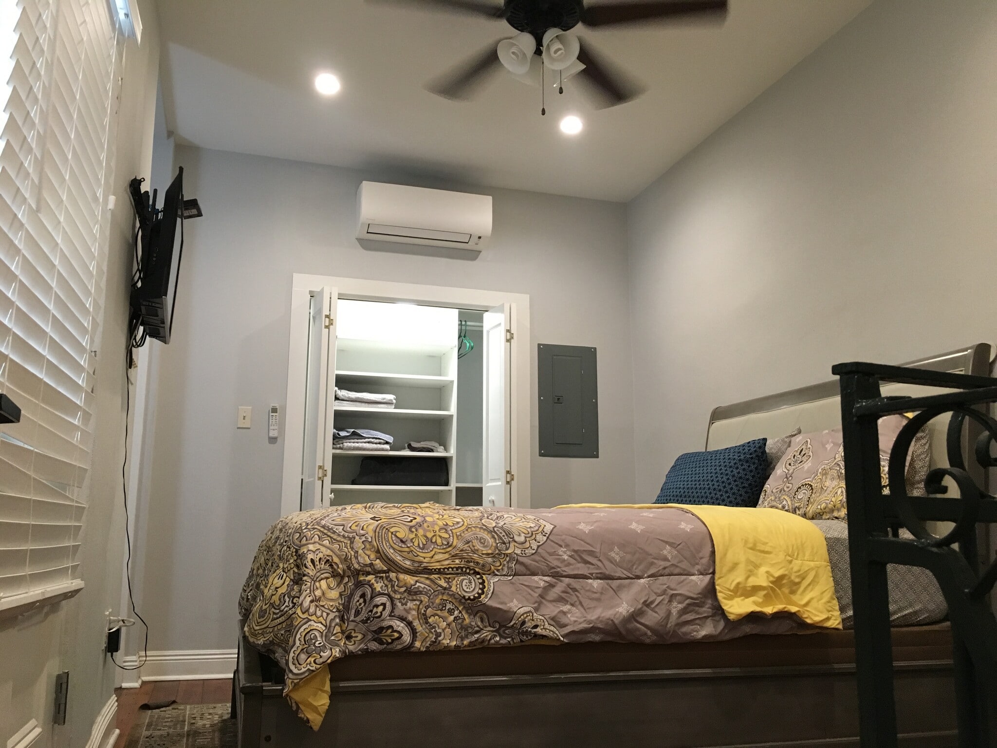 bedroom - 629 Saint Peter St
