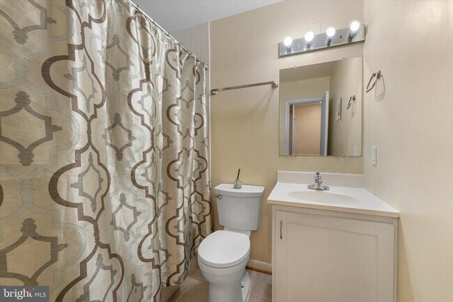 Building Photo - 5052 Cliffhaven Dr