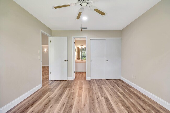 Building Photo - 8356 SE Croft Cir