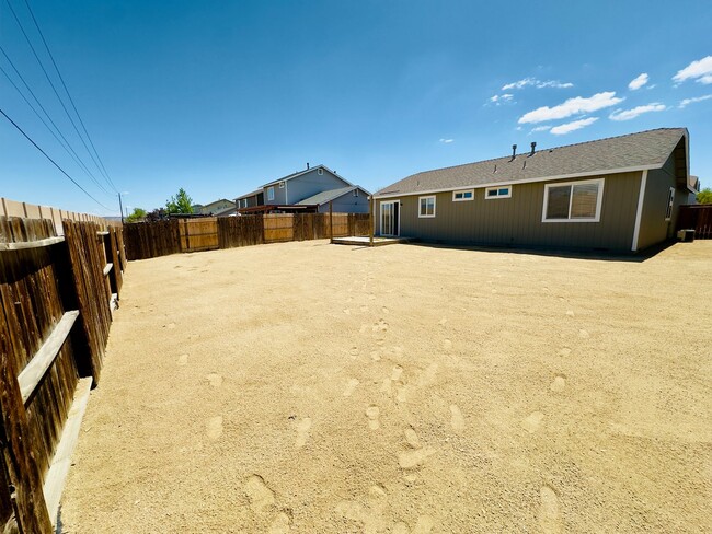Building Photo - Cozy near Golf Course, lvp flooring, low m...