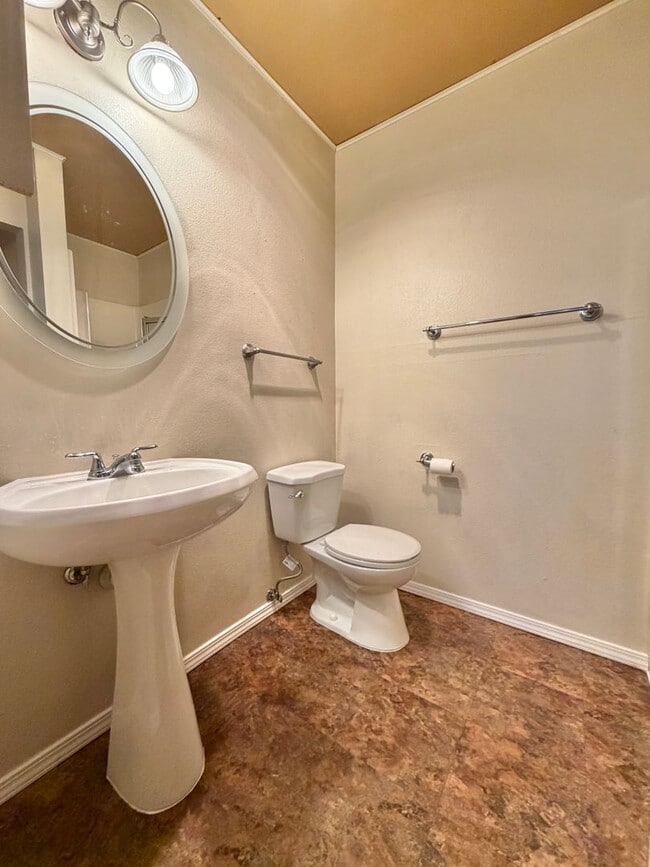 Building Photo - Affordable 2bed/2bath Condo Close to Everything