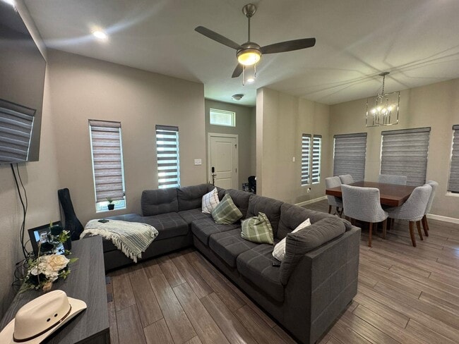 Building Photo - 504 Graneros Ave