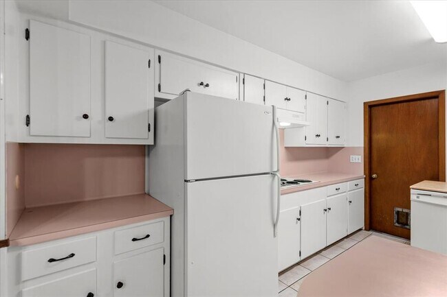 Building Photo - 3210 Bruce Dr