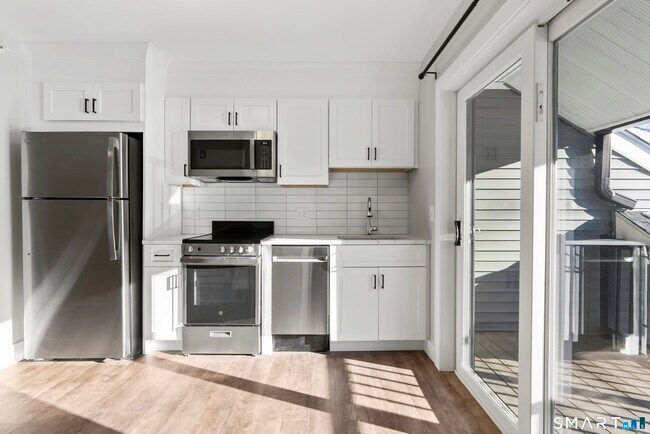 Building Photo - 969 Hopmeadow St