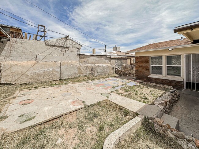Building Photo - Welcome home!