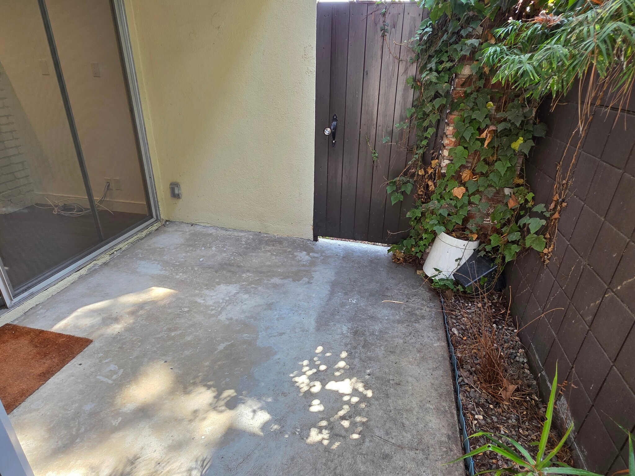 Building Photo - 8227 Redlands St