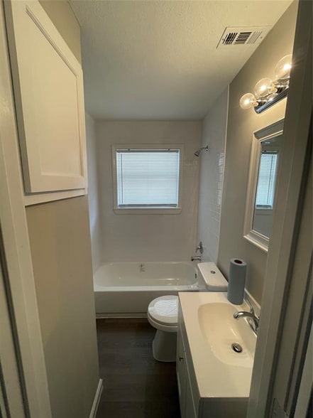 Building Photo - 1904 11th St