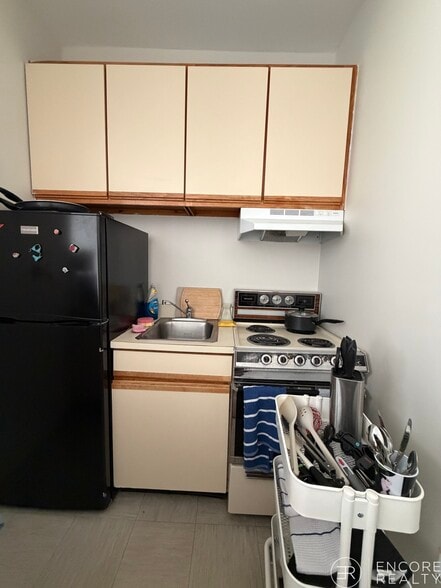 Building Photo - 843 Beacon St