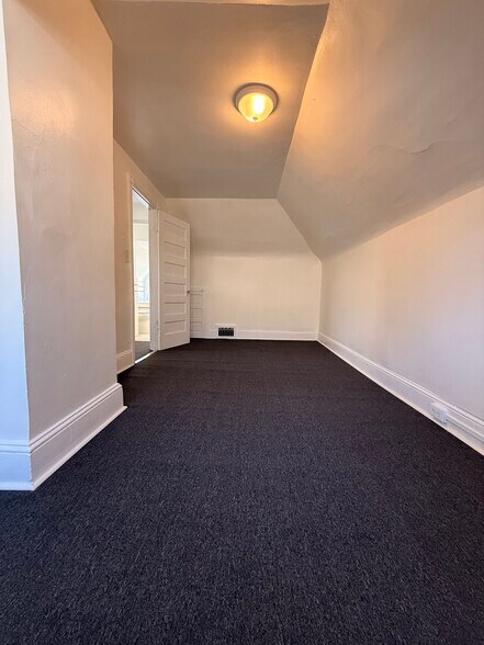 Building Photo - 1605 DeKalb St