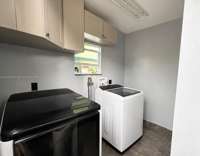 Building Photo - 1116 N 61st Ave