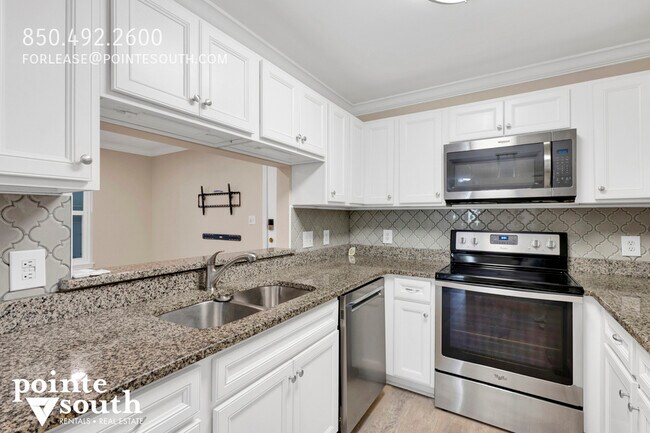 Building Photo - 2200 W 2nd St