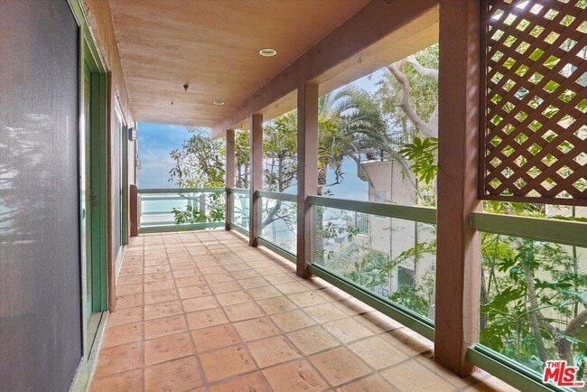 Building Photo - 3916 Rambla Orienta