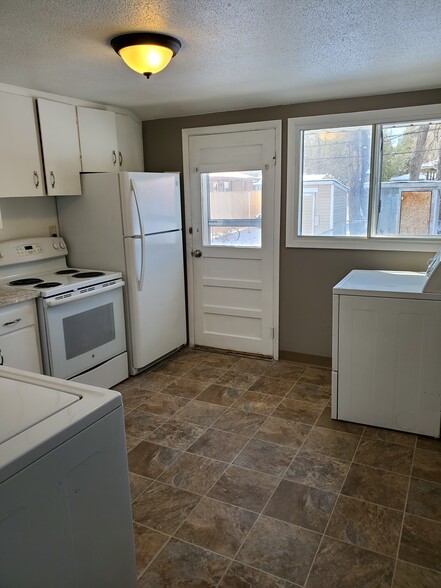 Building Photo - 311 -313 16th Ave Ct
