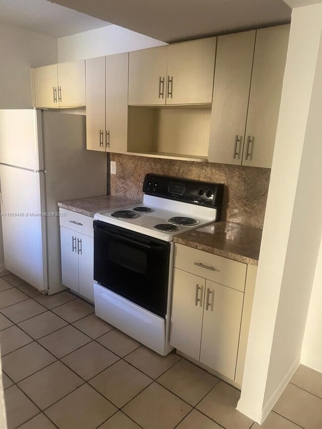 Building Photo - 686 NW 114th Ave