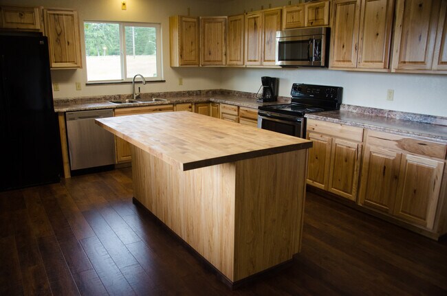 Building Photo - 11839 Glenwood Rd