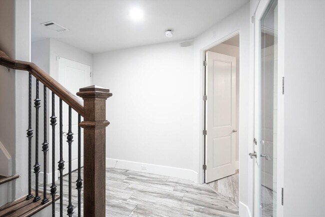 Building Photo - 5648 Larkin St