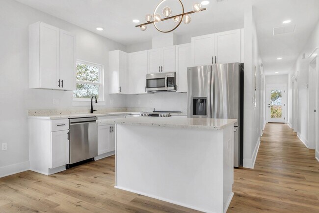 Building Photo - 80 Capri Ln