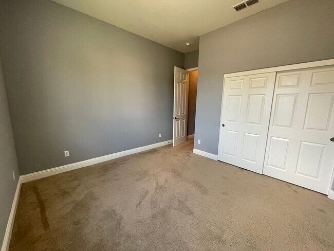 Building Photo - Beautiful 4-Bedroom Home in Prime Rosevill...