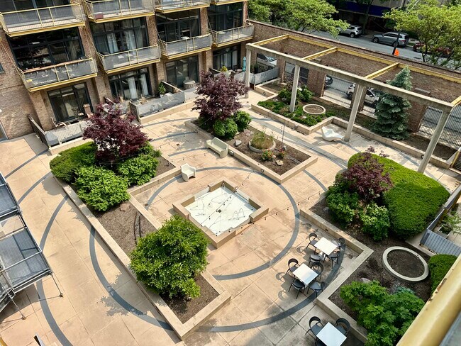 Building Photo - 120 E Cullerton St