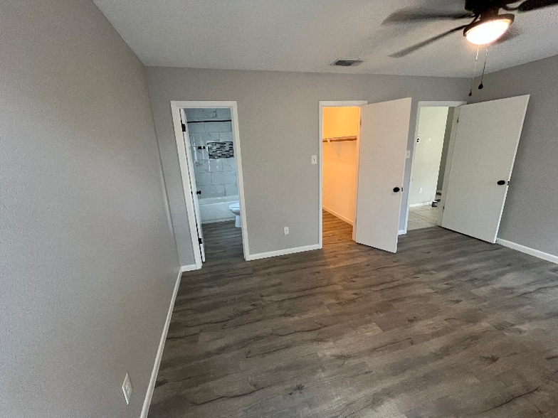 Building Photo - 837 Orleans Dr