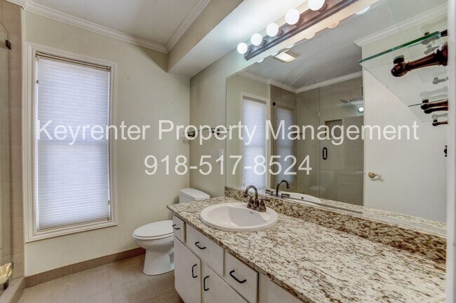 Building Photo - Riverview - Stunning 2 bed 2 bath Townhouse Great Location