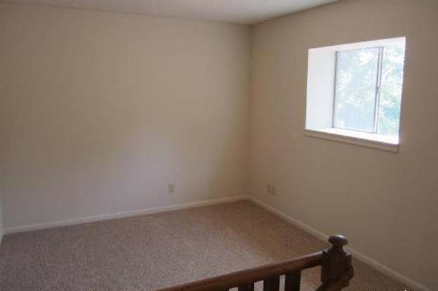 Building Photo - 833 Timber Dr