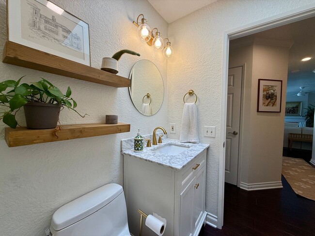 Building Photo - Gorgeous Two Bedroom Home in San Luis Rey