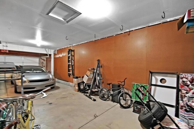 Building Photo - 7647 Windsor Dr