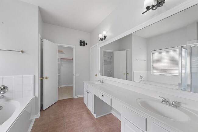 Building Photo - 17206 Stonebridge Trail