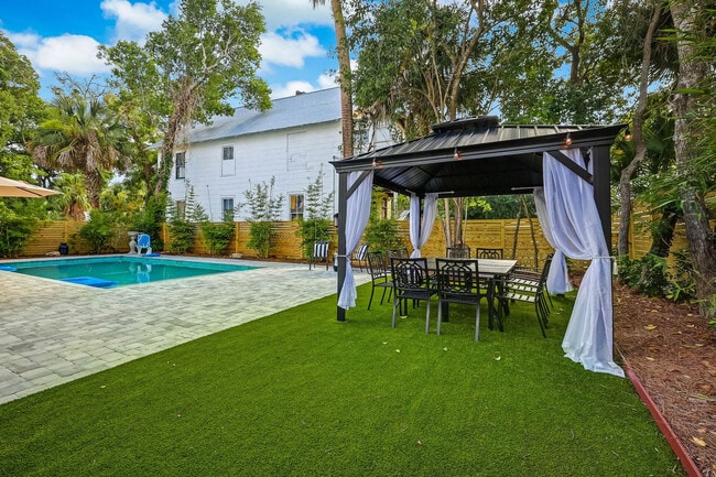 Building Photo - 20 M L King Ave