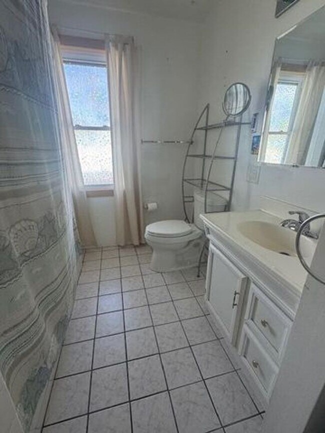 Building Photo - 1322 N M St