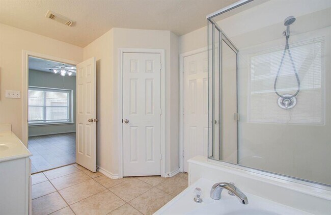 Building Photo - 12026 Parkers Hideaway Dr