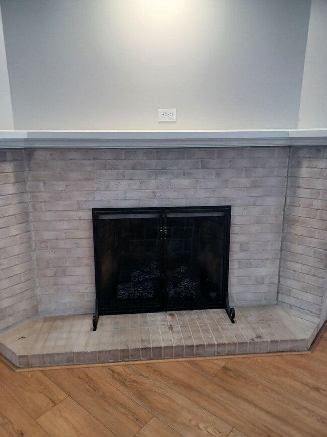 Building Photo - Welcome to this beautiful 4-bedroom, 2-bathroom home located in the desirable Virginia Beach, VA