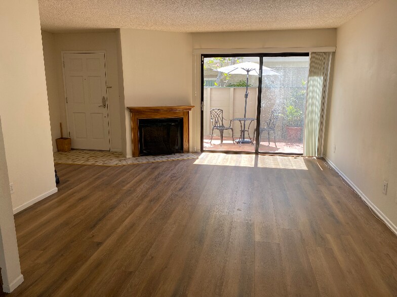 Building Photo - 9111 Lemona Ave