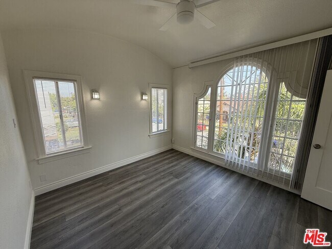 Building Photo - 1458 W 36th St
