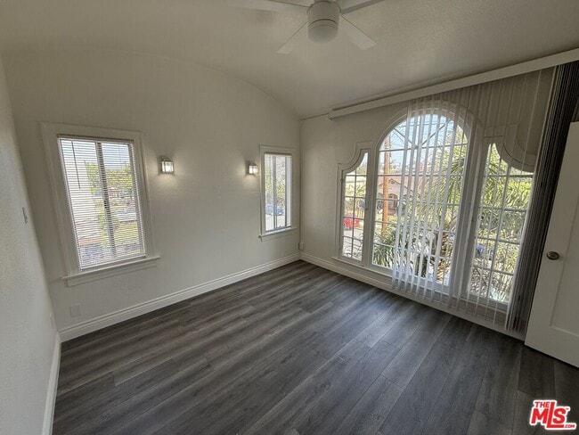 Building Photo - 1462 W 36th St
