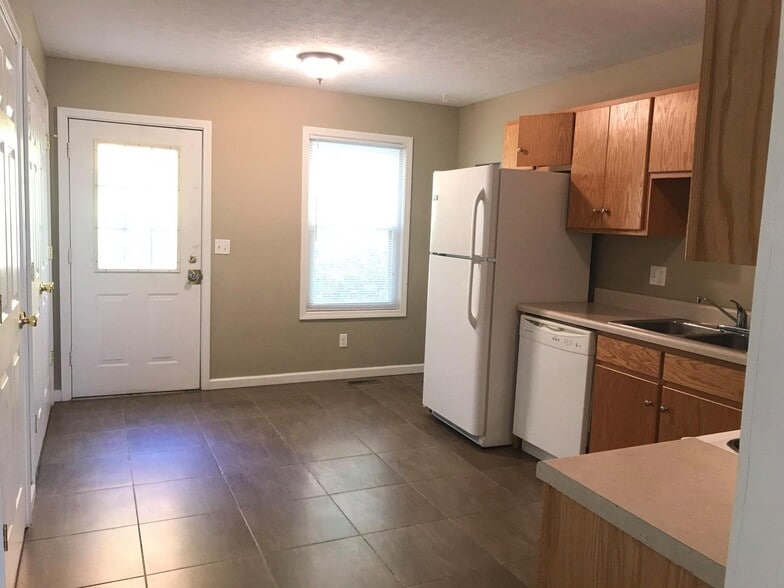 Primary Photo - 110 Creekside Drive, Apt. B