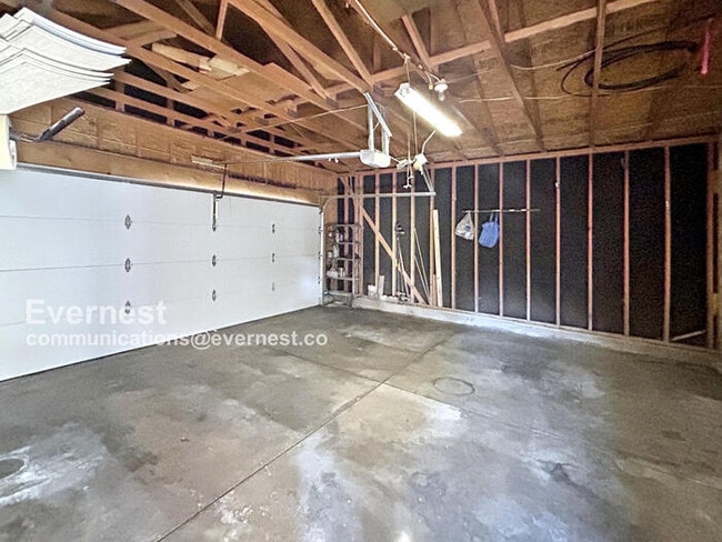 Building Photo - 5440 Jennifer Ln