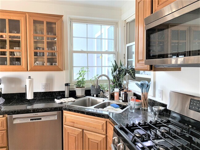 Kitchen 2 - 527 29th Ave