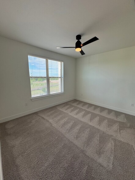 Building Photo - 2343 Portman Ave