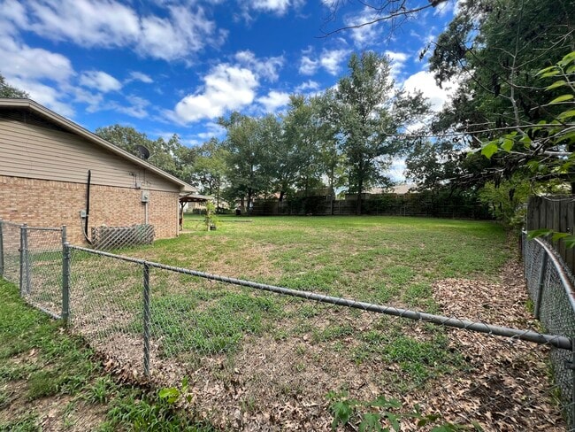 Building Photo - 749 Ave B