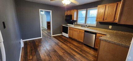 Building Photo - Spacious 3 Bedroom, 1 Bathroom with bonus ...