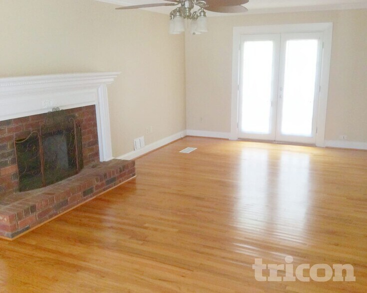 Building Photo - 822 Weatherwood Trce