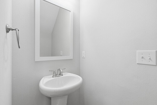 Building Photo - 246 N Sand Palm Rd