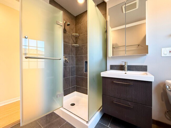 Building Photo - Beautifully Renovated Single-Family Home i...