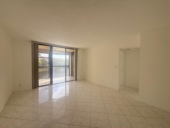 Building Photo - 3050 NW 42nd Ave