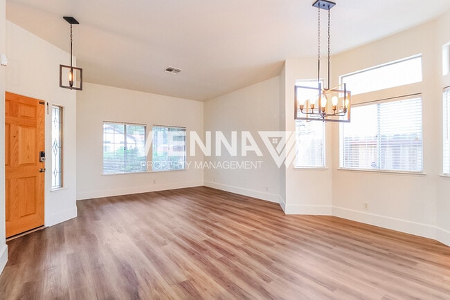 Building Photo - 1418 Lorimer Way