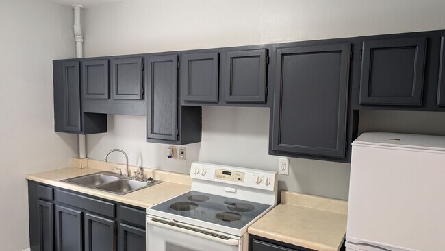 Building Photo - Spacious 1 Bedroom in Heart of Midtown Har...