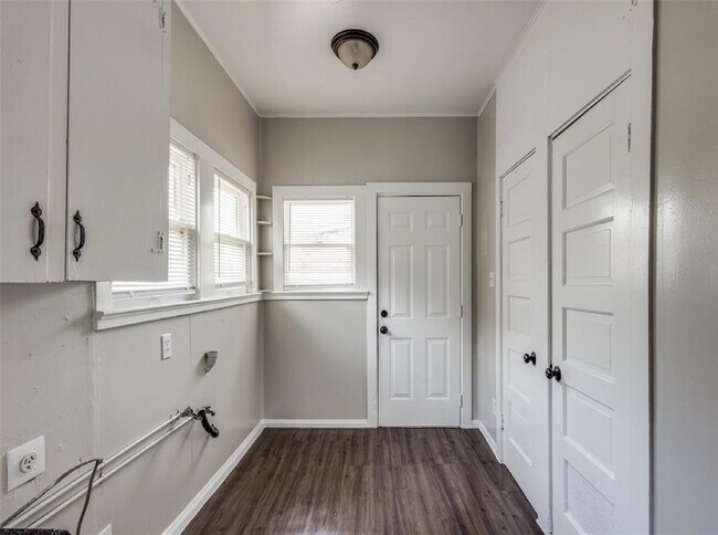 Building Photo - 8318 Lawler St